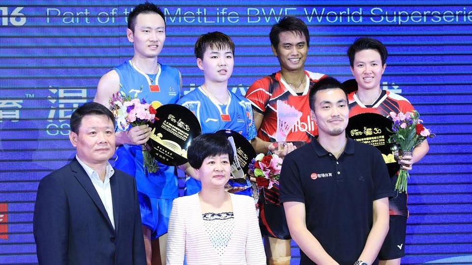 Tontowi Ahmad dan Liliyana Natsir meraih gelar juara China Open Super Series Premier 2016.